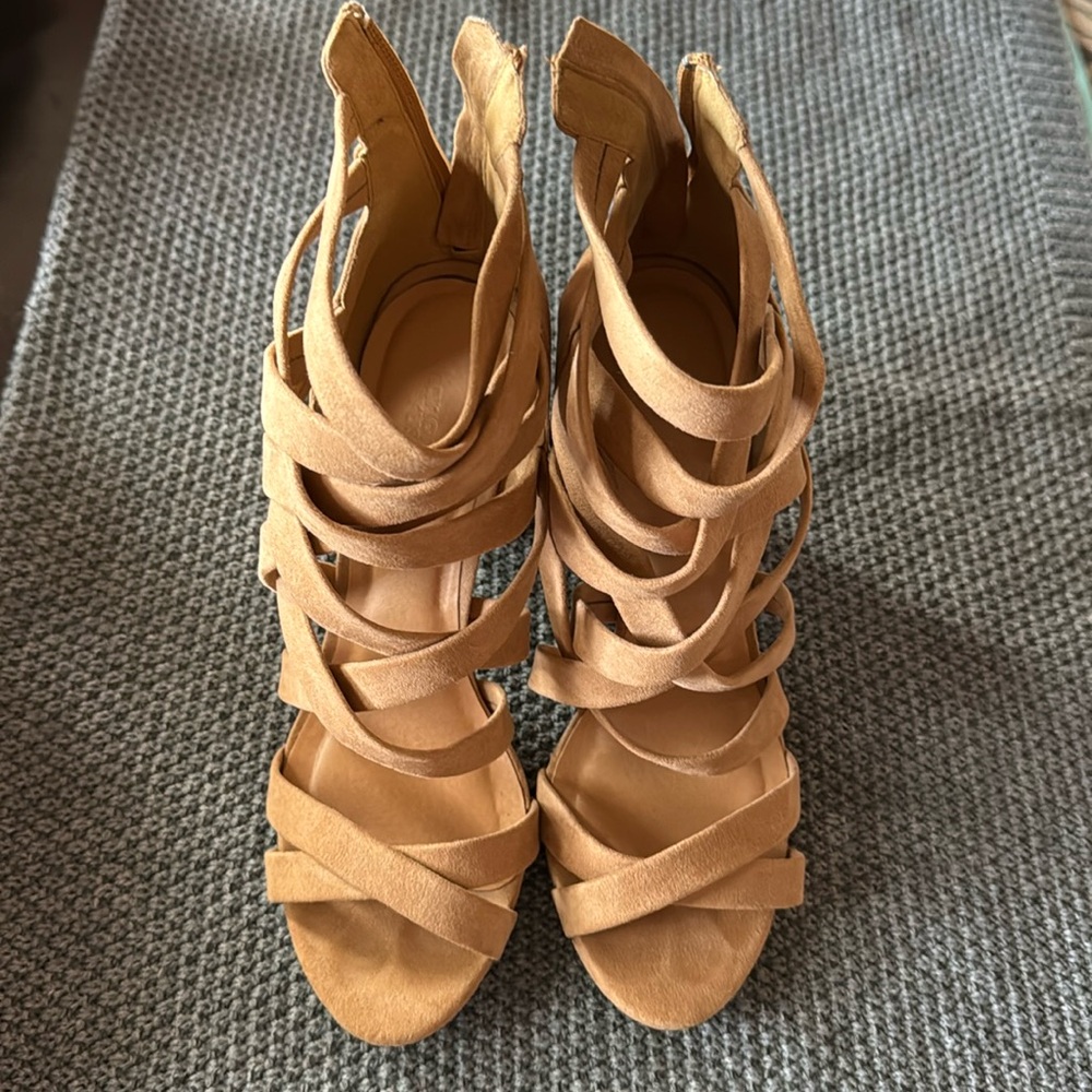 Tan chunky Heels size 9